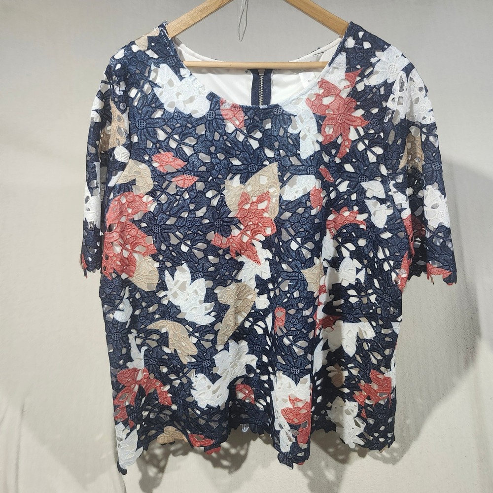 CJ Banks Women 2X Blouse Navy Blue Coral White Floral Lace Scalloped Hem Lined